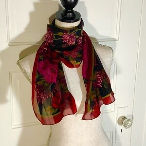 Jones New York Scarf Red Roses On Black Silky & Luxurious